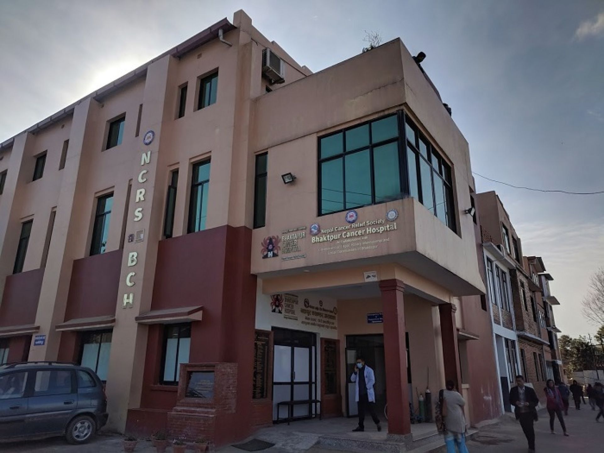 भक्तपुर क्यान्सर अस्पतालका कर्मचारीलाई स्थायी हुने बाटो खुल्यो